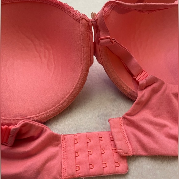 Victoria’s Secret’s -Body By Victoria Bra - Picture 7 of 9